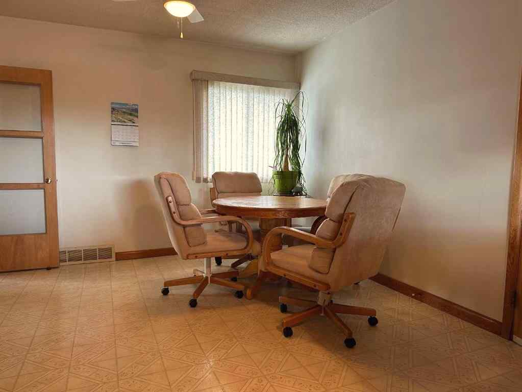 MLS® A2245963 - 702 8 Street SW in SW Hill Medicine Hat, Residential