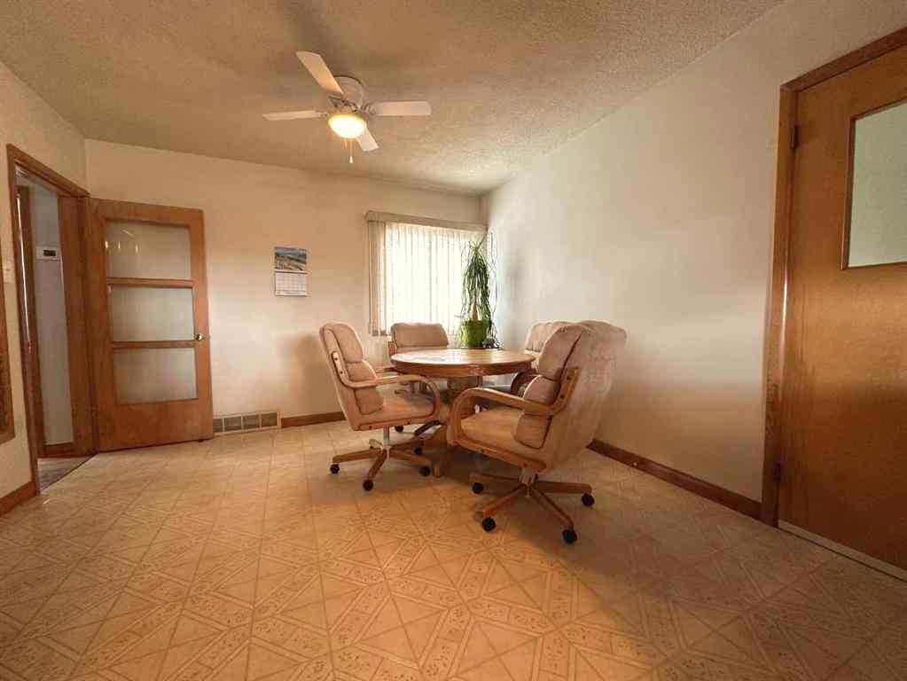 MLS® A2245963 - 702 8 Street SW in SW Hill Medicine Hat, Residential