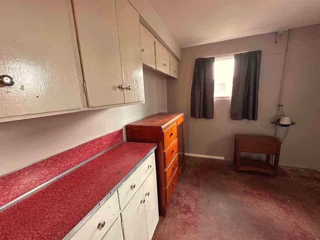MLS® A2245963 - 702 8 Street SW in SW Hill Medicine Hat, Residential