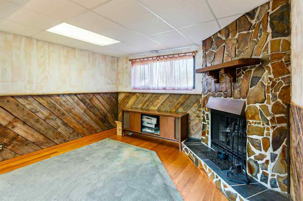 MLS® A2245966 - 204 Silverthorn Close  in NONE Olds, Residential