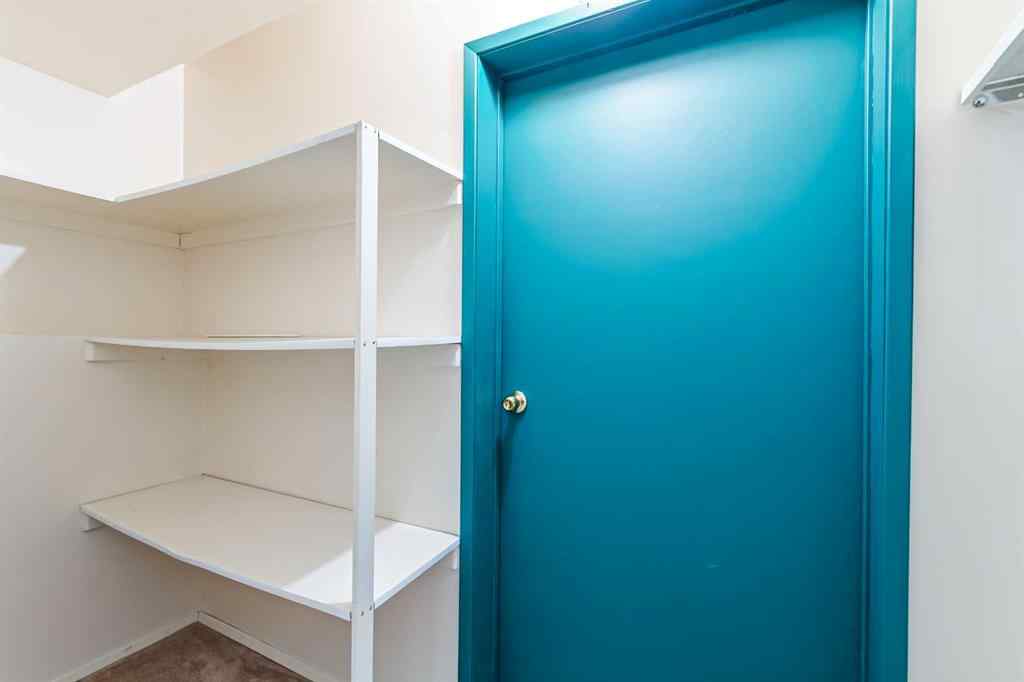 MLS® A2245966 - 204 Silverthorn Close  in NONE Olds, Residential