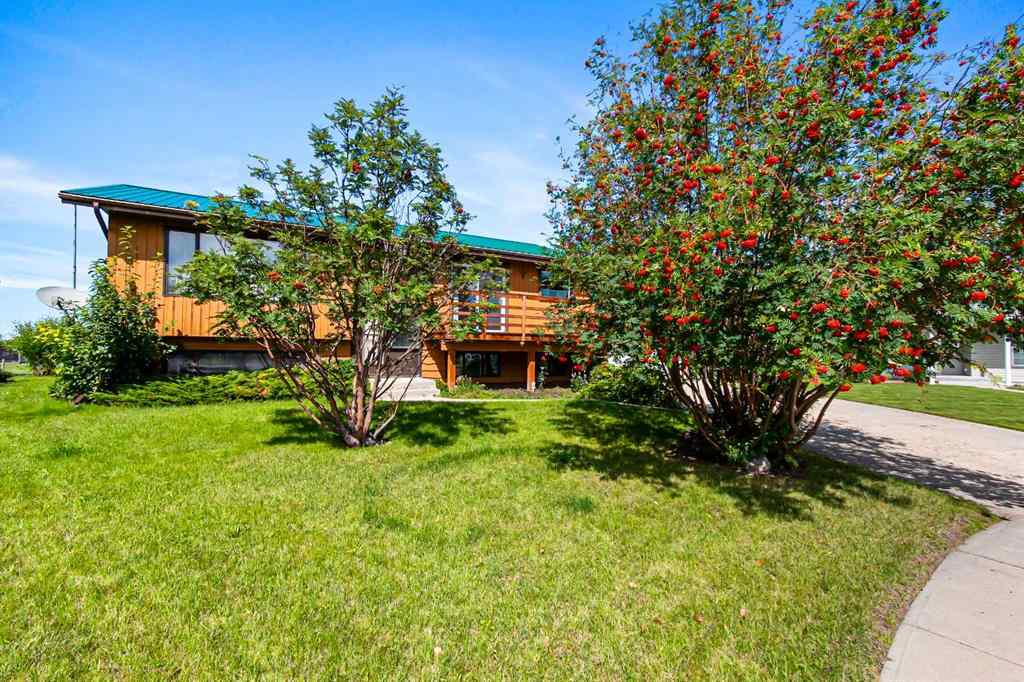 MLS® A2245966 - 204 Silverthorn Close  in NONE Olds, Residential