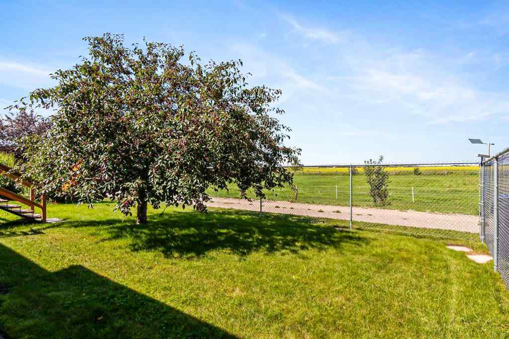 MLS® A2245966 - 204 Silverthorn Close  in NONE Olds, Residential