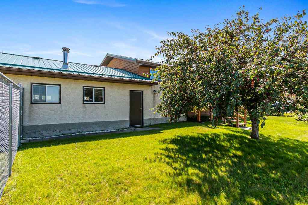 MLS® A2245966 - 204 Silverthorn Close  in NONE Olds, Residential