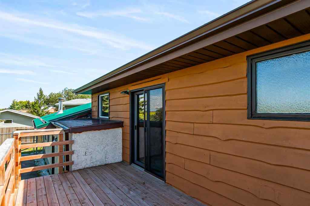 MLS® A2245966 - 204 Silverthorn Close  in NONE Olds, Residential