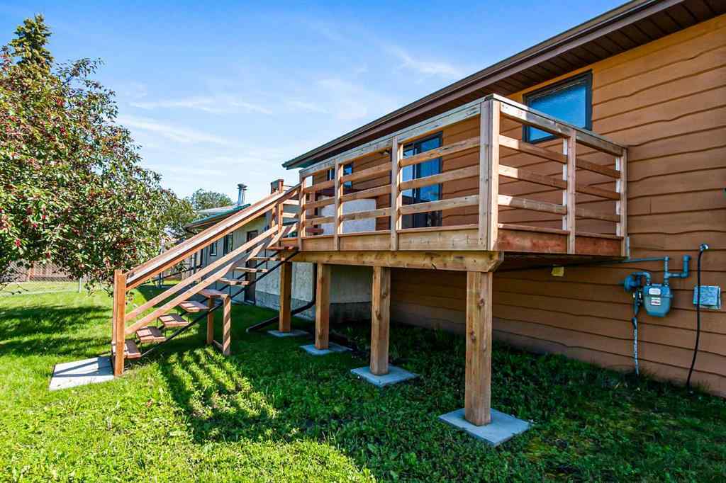 MLS® A2245966 - 204 Silverthorn Close  in NONE Olds, Residential