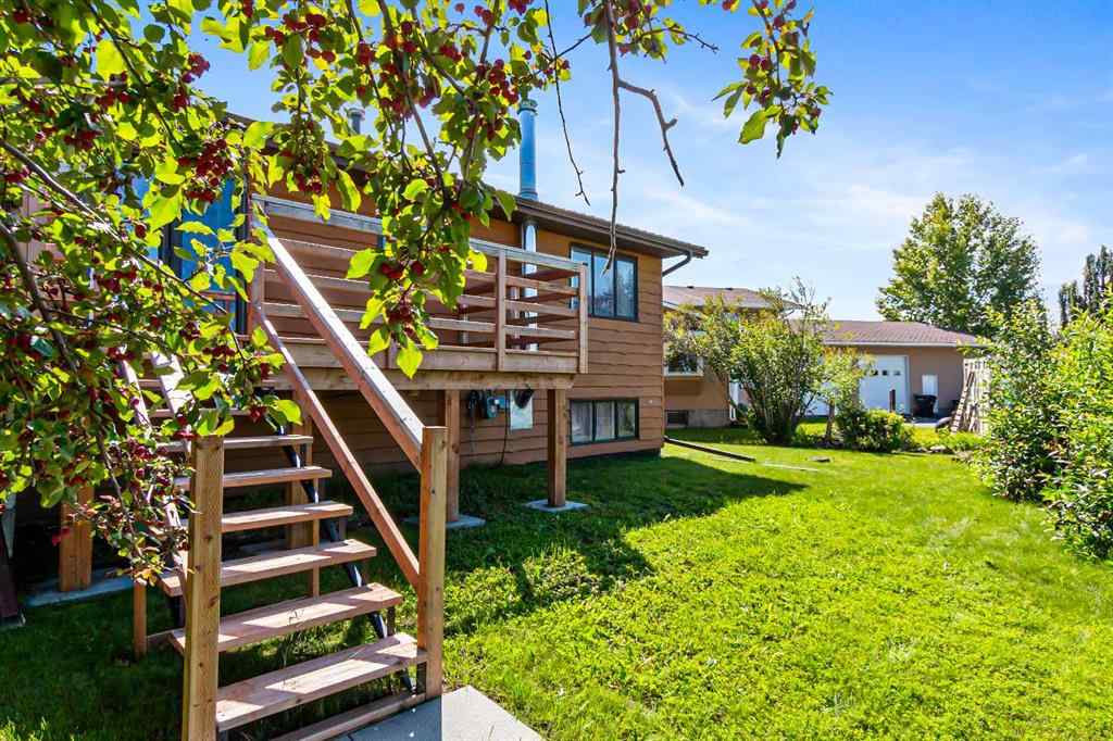 MLS® A2245966 - 204 Silverthorn Close  in NONE Olds, Residential