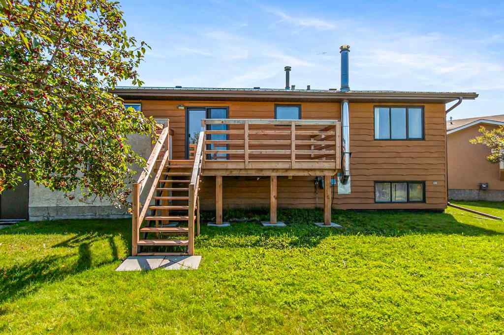 MLS® A2245966 - 204 Silverthorn Close  in NONE Olds, Residential