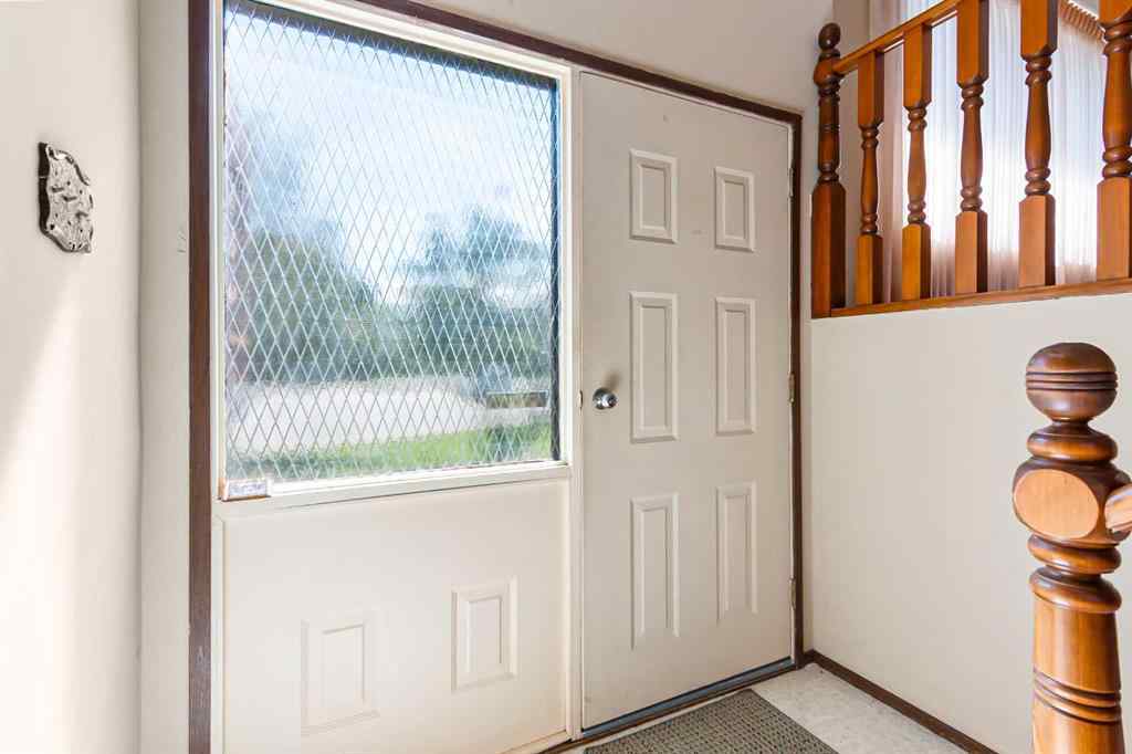 MLS® A2245966 - 204 Silverthorn Close  in NONE Olds, Residential