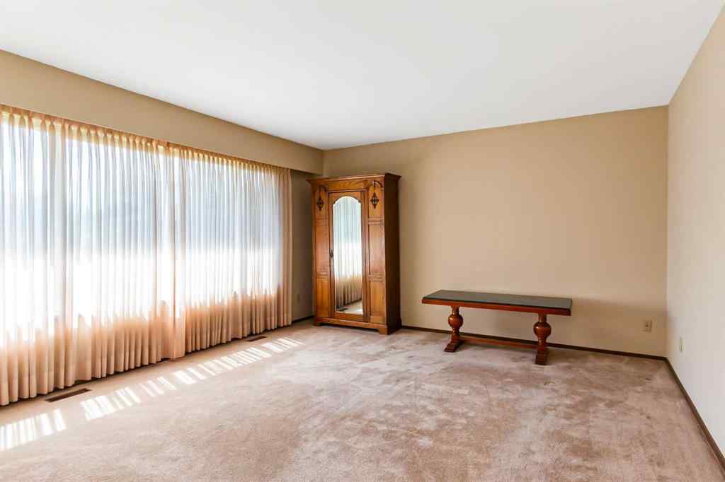 MLS® A2245966 - 204 Silverthorn Close  in NONE Olds, Residential
