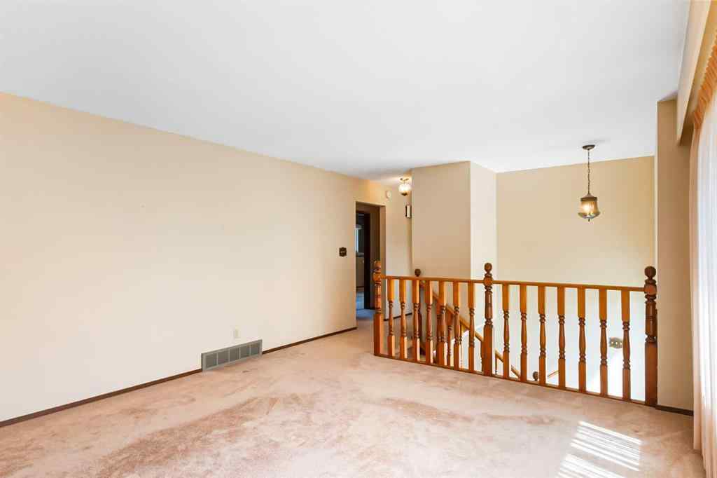 MLS® A2245966 - 204 Silverthorn Close  in NONE Olds, Residential