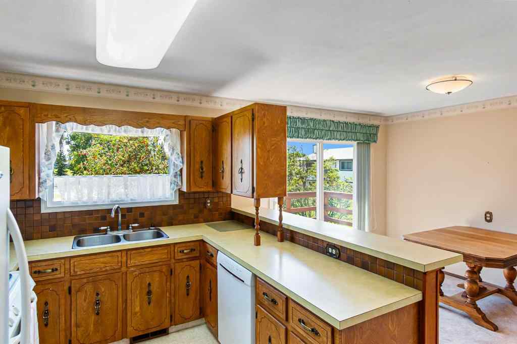MLS® A2245966 - 204 Silverthorn Close  in NONE Olds, Residential