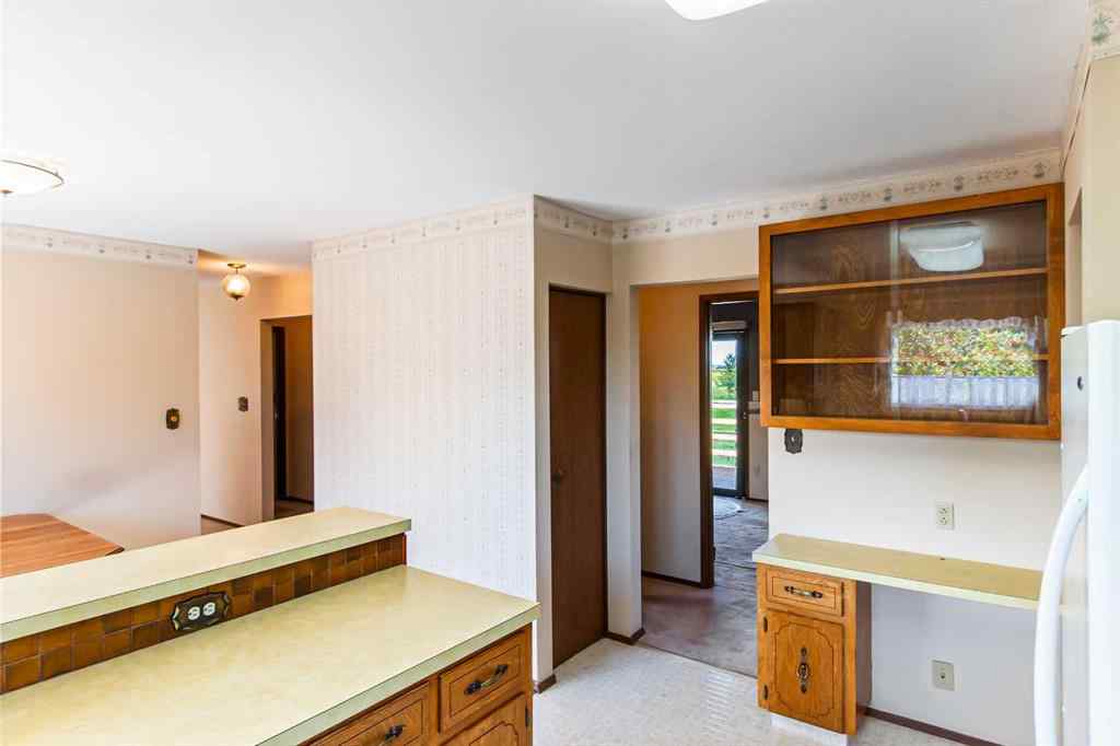 MLS® A2245966 - 204 Silverthorn Close  in NONE Olds, Residential