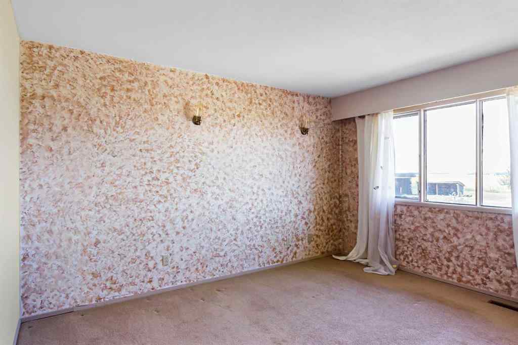 MLS® A2245966 - 204 Silverthorn Close  in NONE Olds, Residential