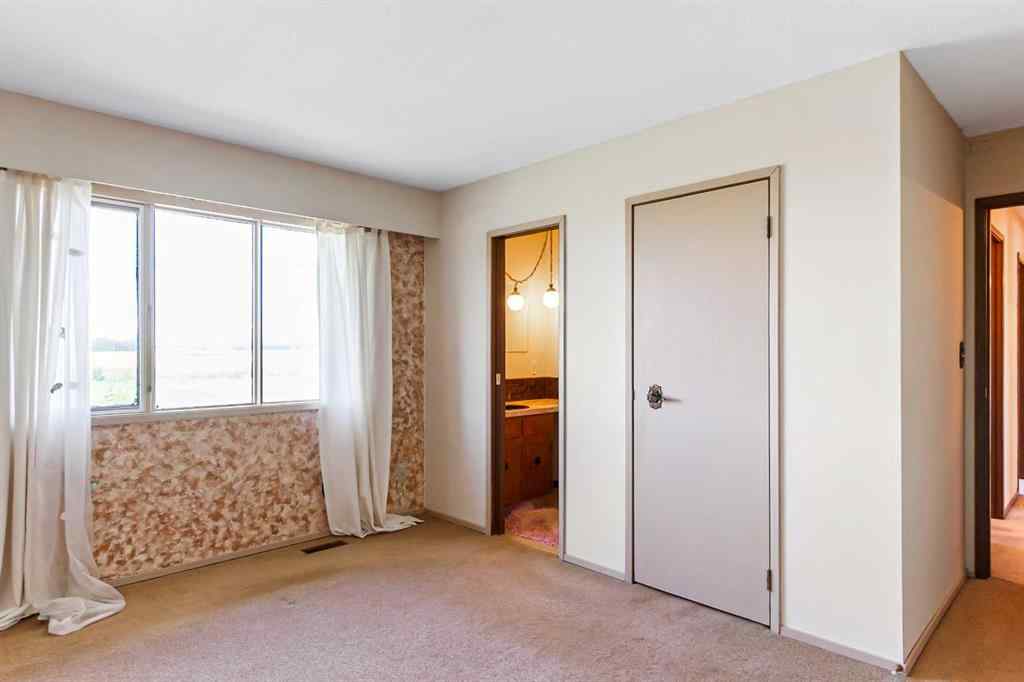 MLS® A2245966 - 204 Silverthorn Close  in NONE Olds, Residential