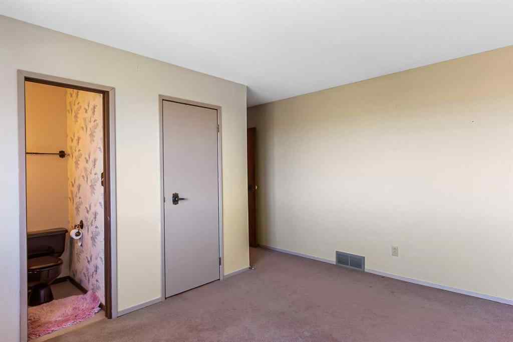MLS® A2245966 - 204 Silverthorn Close  in NONE Olds, Residential