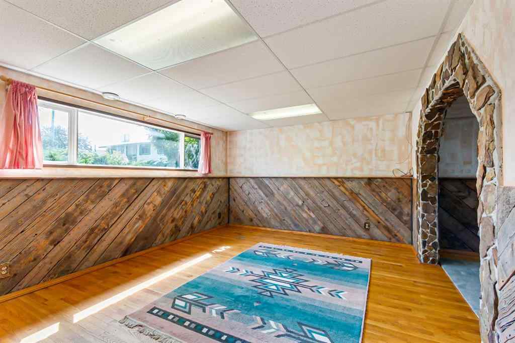 MLS® A2245966 - 204 Silverthorn Close  in NONE Olds, Residential