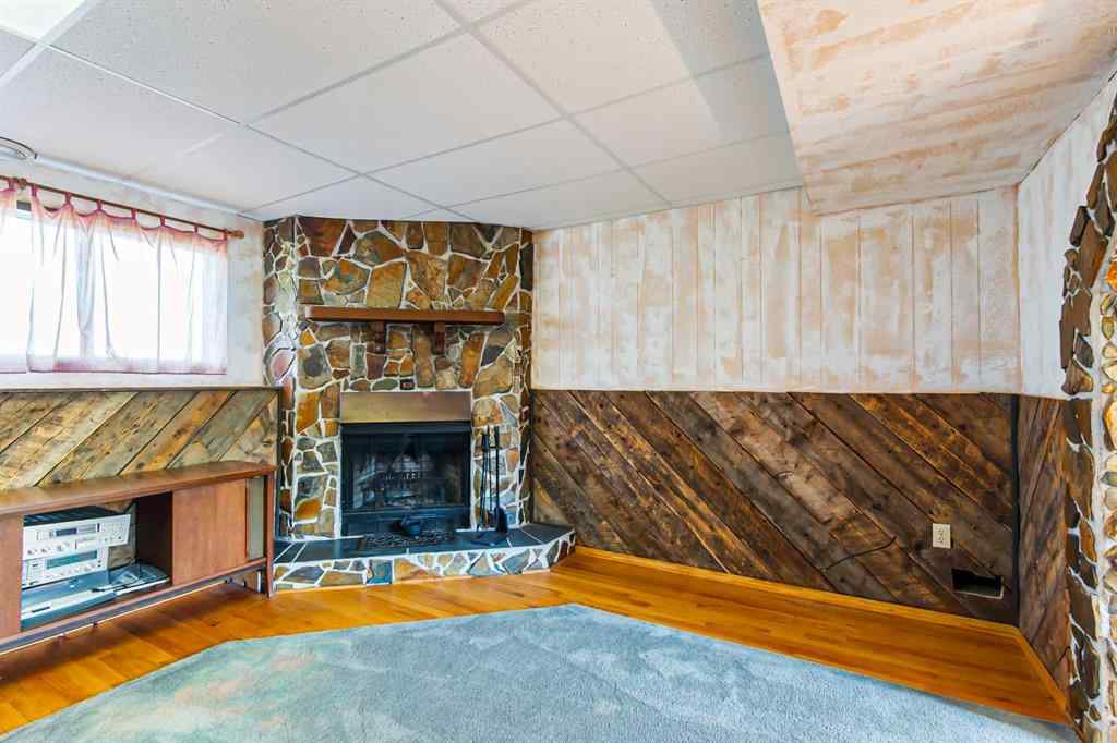 MLS® A2245966 - 204 Silverthorn Close  in NONE Olds, Residential