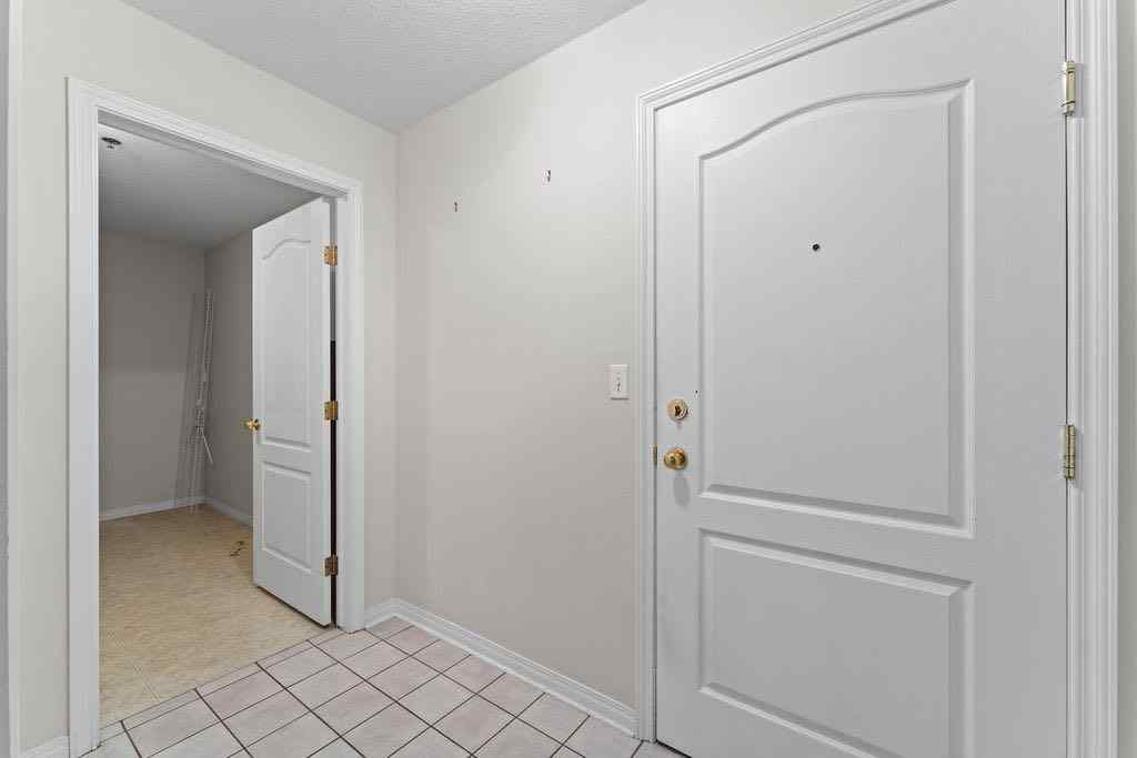 MLS® A2245973 - Unit #109 4507 45 Street SW in Glamorgan Calgary, Residential
