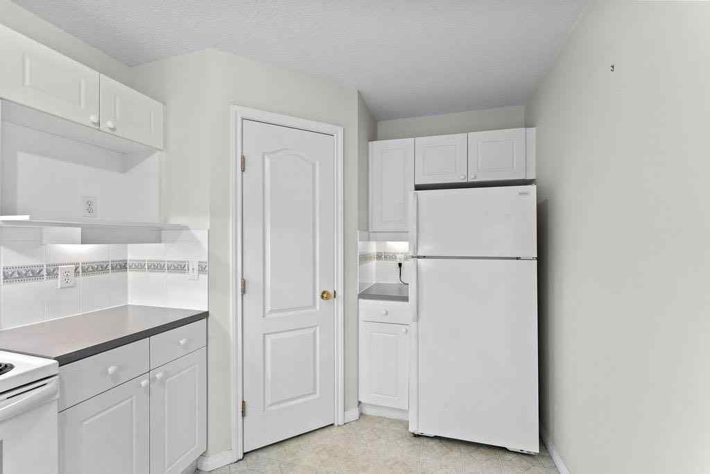 MLS® A2245973 - Unit #109 4507 45 Street SW in Glamorgan Calgary, Residential