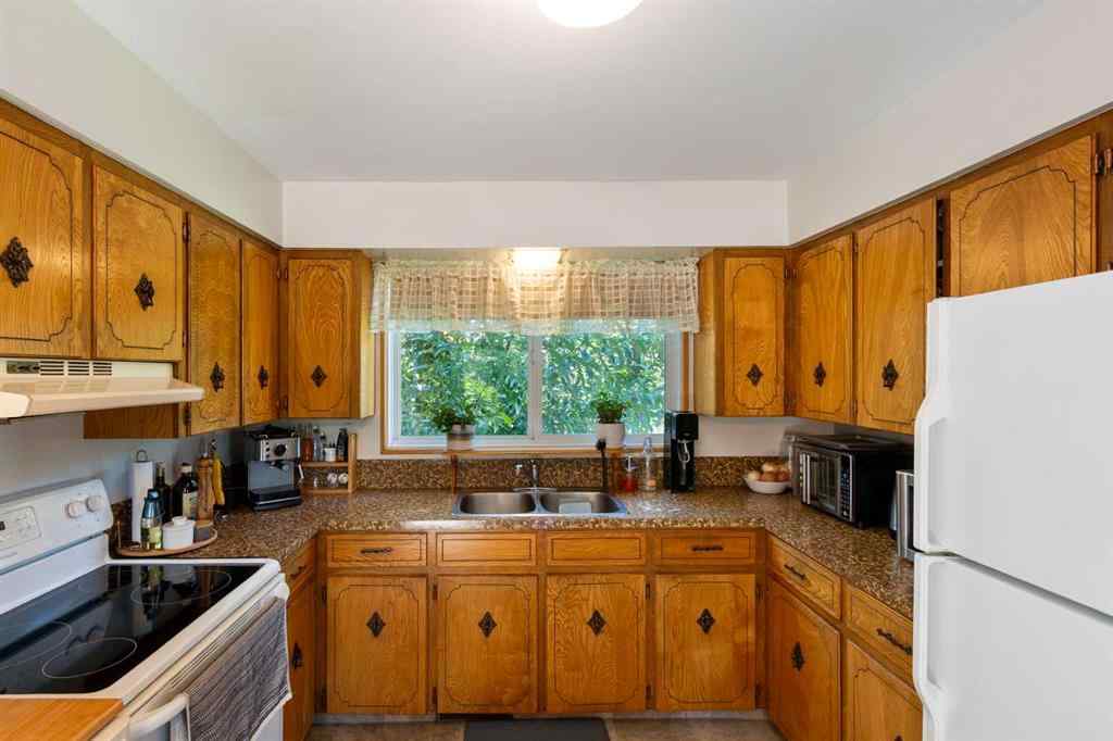MLS® A2245978 - 5206 57 Avenue  in NONE Olds, Residential