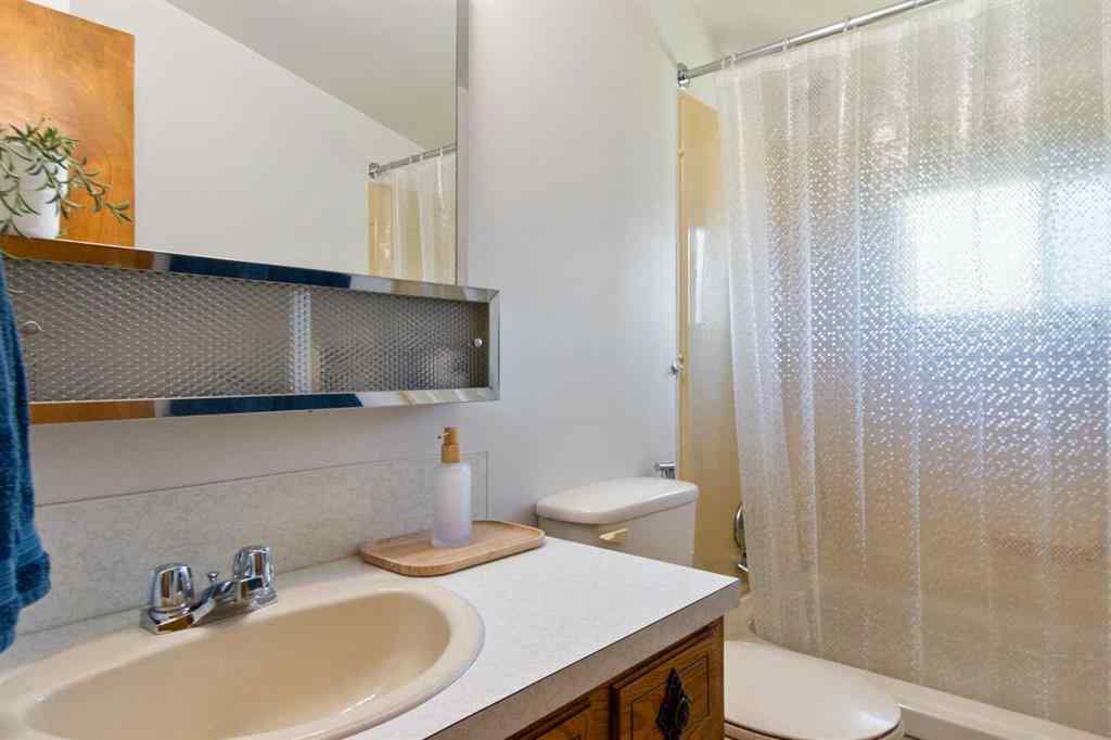 MLS® A2245978 - 5206 57 Avenue  in NONE Olds, Residential