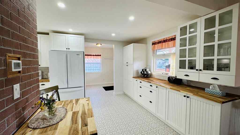 MLS® A2245989 - 1507 2 Avenue  NW in Midland Drumheller, Residential