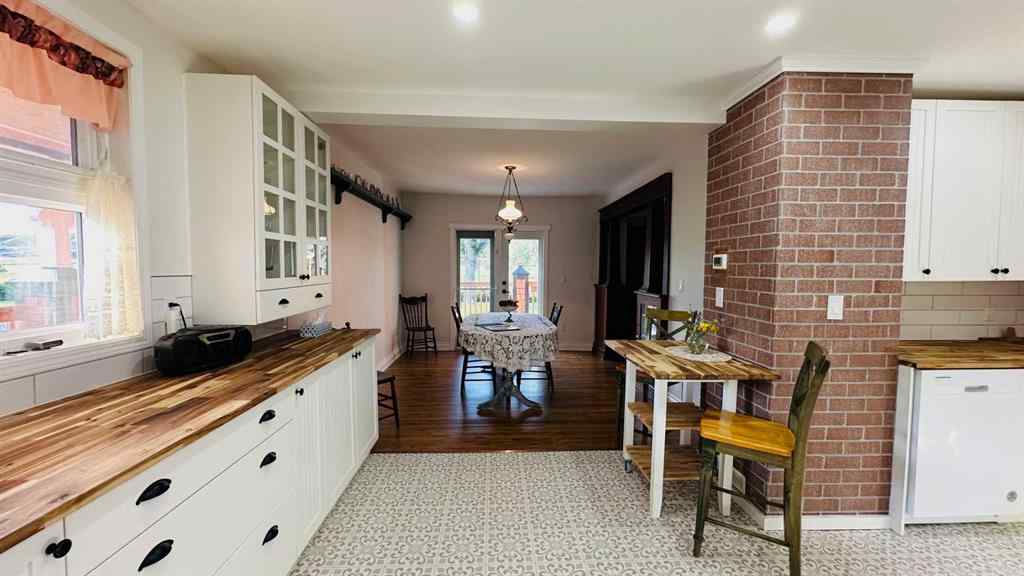 MLS® A2245989 - 1507 2 Avenue  NW in Midland Drumheller, Residential