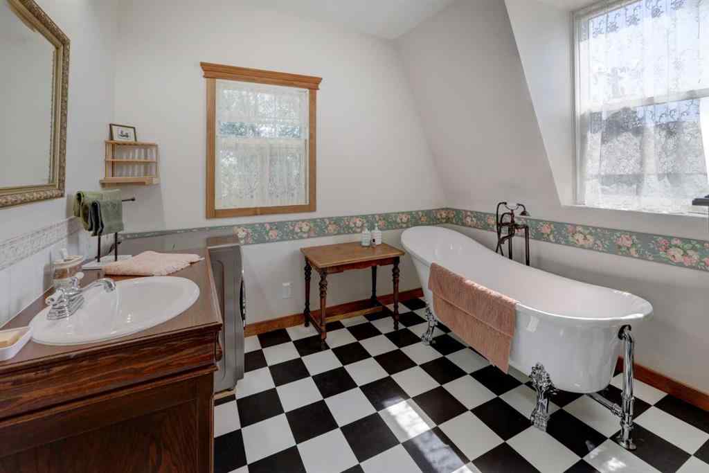 MLS® A2245989 - 1507 2 Avenue  NW in Midland Drumheller, Residential