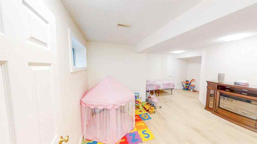 MLS® A2245992 - 305 Sierra Morena Green SW in Signal Hill Calgary, Residential