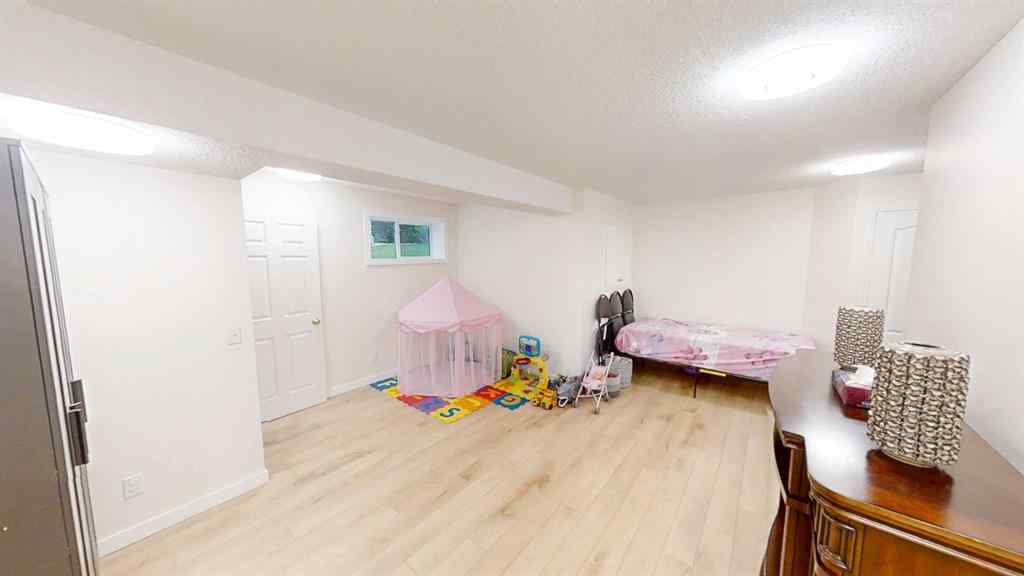 MLS® A2245992 - 305 Sierra Morena Green SW in Signal Hill Calgary, Residential