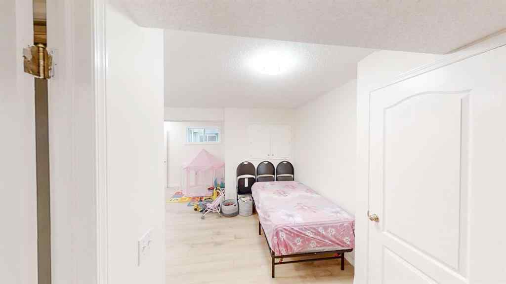 MLS® A2245992 - 305 Sierra Morena Green SW in Signal Hill Calgary, Residential