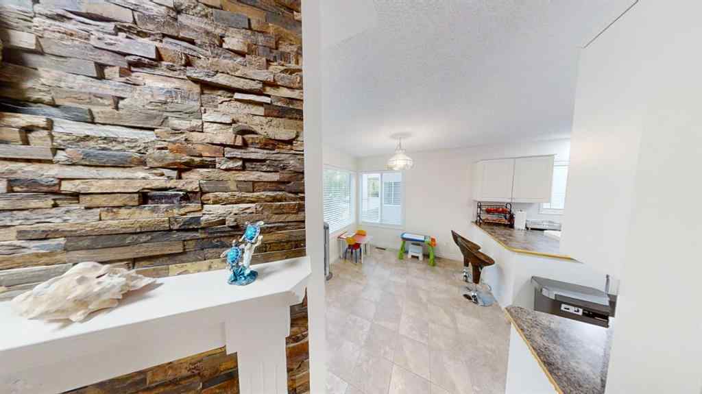 MLS® A2245992 - 305 Sierra Morena Green SW in Signal Hill Calgary, Residential