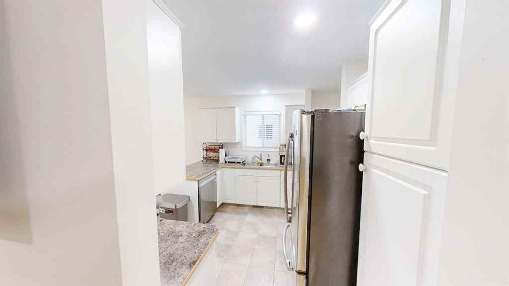 MLS® A2245992 - 305 Sierra Morena Green SW in Signal Hill Calgary, Residential