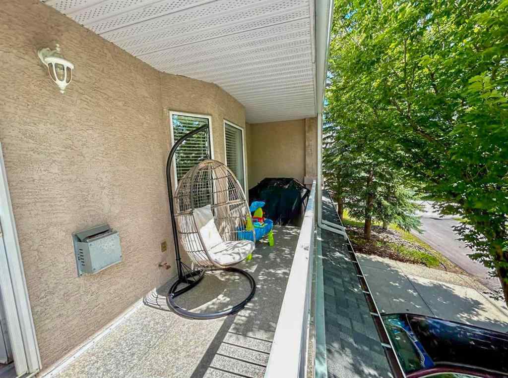 MLS® A2245992 - 305 Sierra Morena Green SW in Signal Hill Calgary, Residential