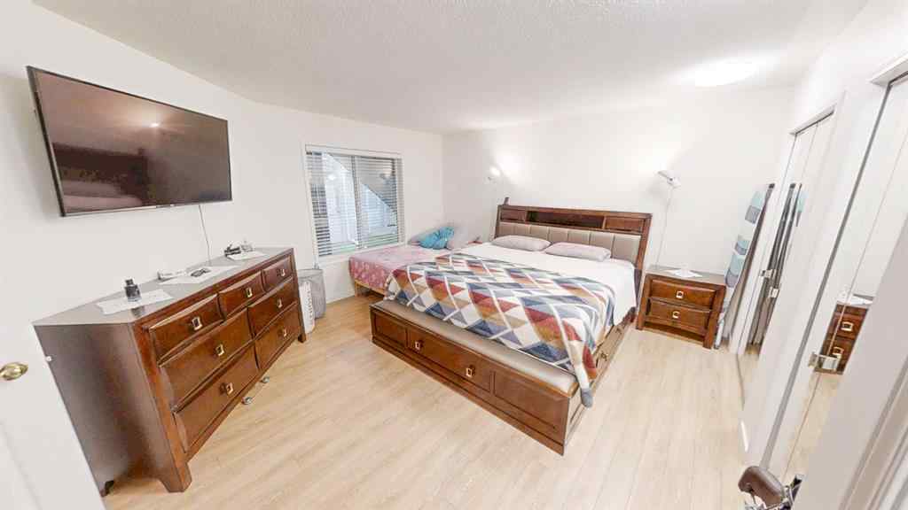 MLS® A2245992 - 305 Sierra Morena Green SW in Signal Hill Calgary, Residential