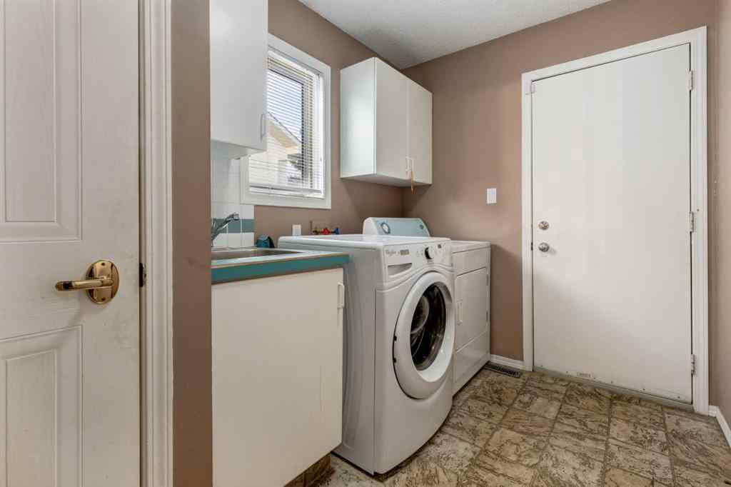 MLS® A2246020 - 82 Hawkdale Circle NW in Hawkwood Calgary, Residential