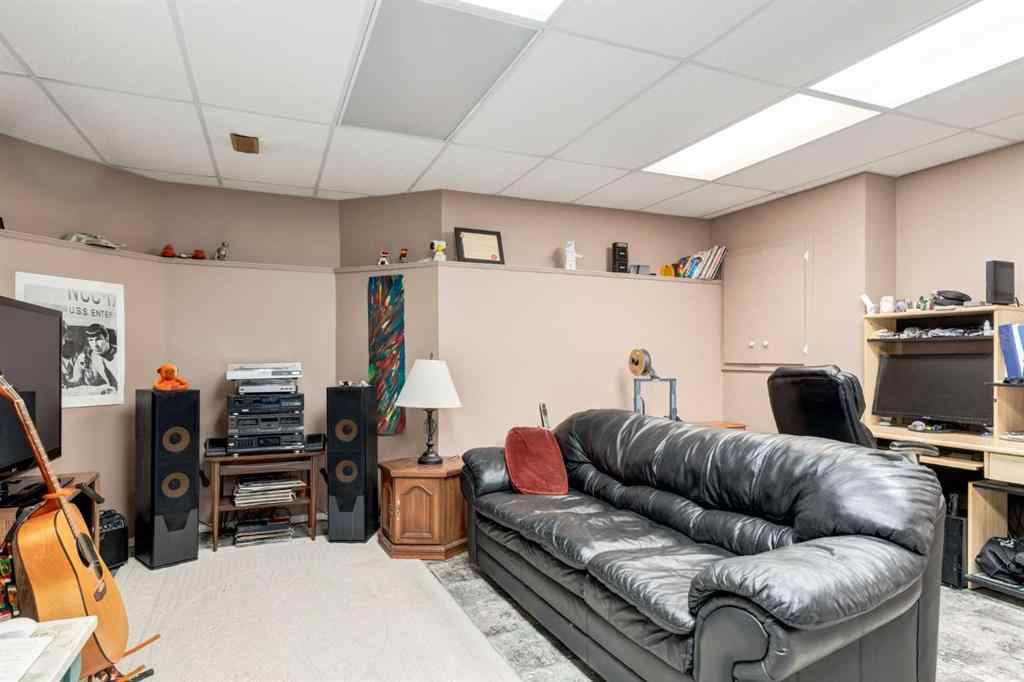 MLS® A2246020 - 82 Hawkdale Circle NW in Hawkwood Calgary, Residential