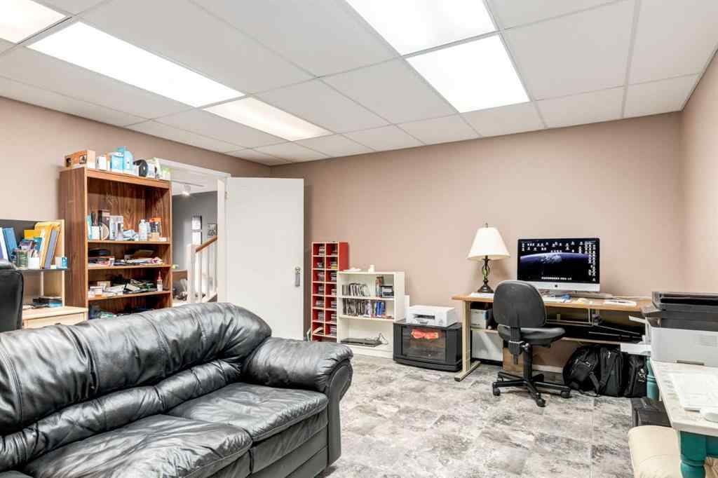 MLS® A2246020 - 82 Hawkdale Circle NW in Hawkwood Calgary, Residential