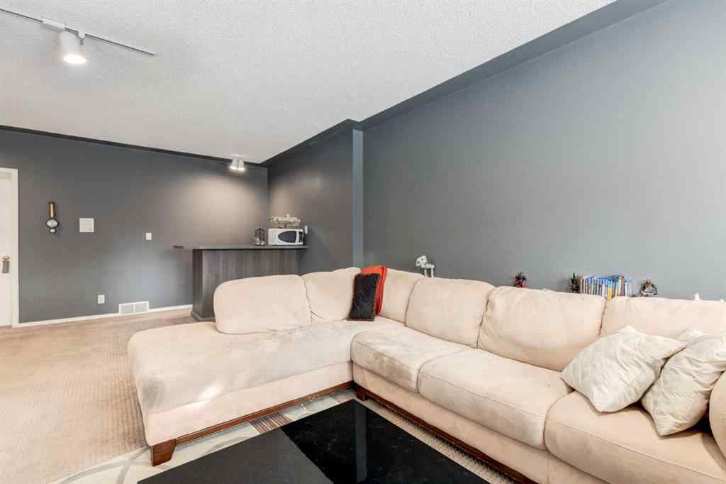 MLS® A2246020 - 82 Hawkdale Circle NW in Hawkwood Calgary, Residential