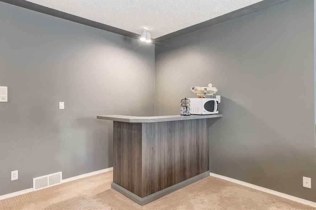 MLS® A2246020 - 82 Hawkdale Circle NW in Hawkwood Calgary, Residential