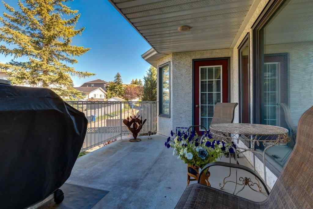 MLS® A2246020 - 82 Hawkdale Circle NW in Hawkwood Calgary, Residential
