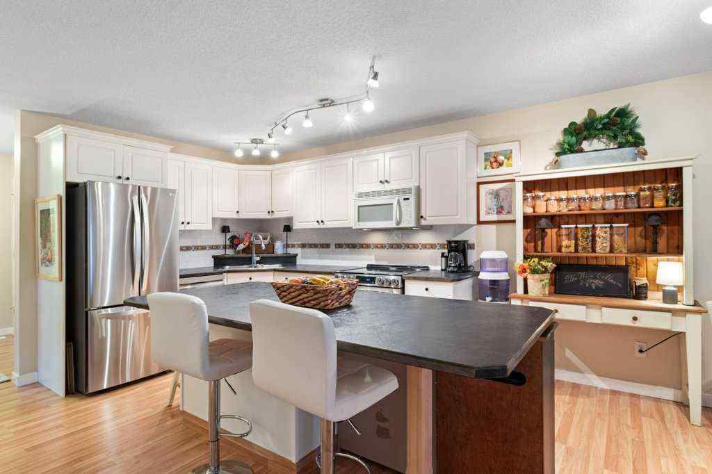 MLS® A2246027 - Unit #606 5220 50A Avenue  in Downtown Sylvan Lake, Residential