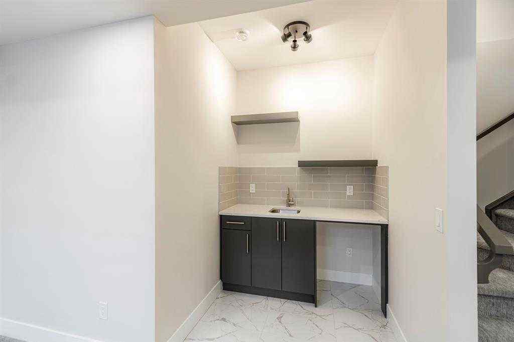 MLS® A2246028 - 2526 4 Avenue NW in West Hillhurst Calgary, Residential