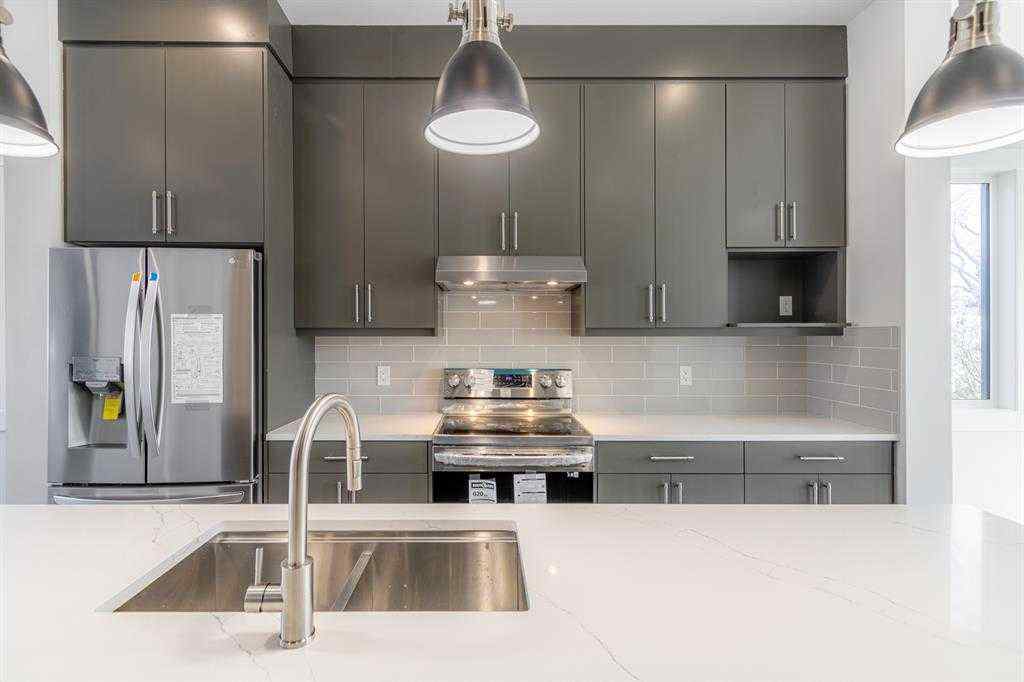 MLS® A2246028 - 2526 4 Avenue NW in West Hillhurst Calgary, Residential
