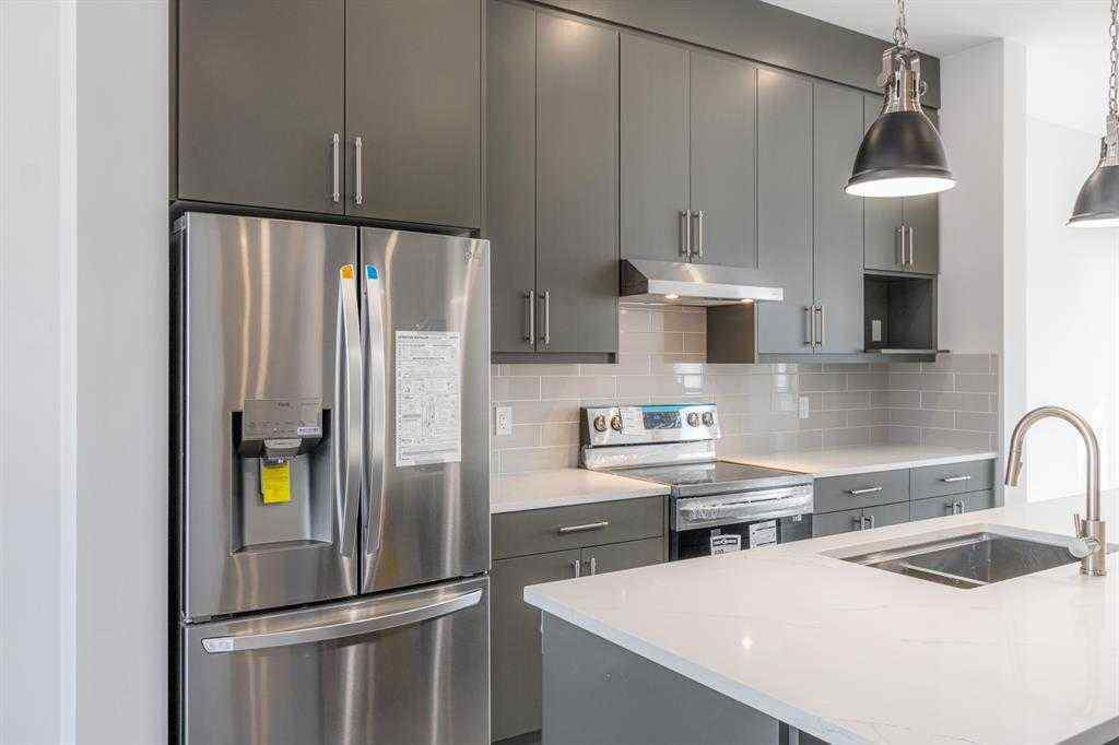MLS® A2246028 - 2526 4 Avenue NW in West Hillhurst Calgary, Residential