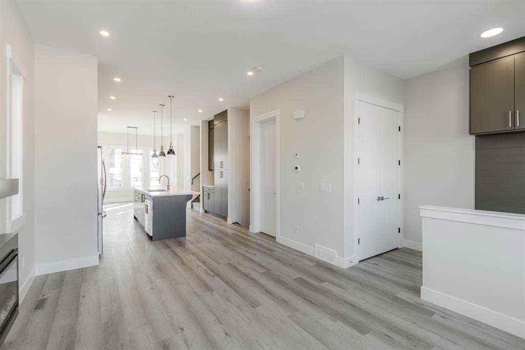 MLS® A2246028 - 2526 4 Avenue NW in West Hillhurst Calgary, Residential