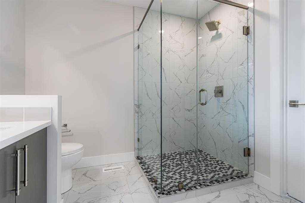 MLS® A2246028 - 2526 4 Avenue NW in West Hillhurst Calgary, Residential