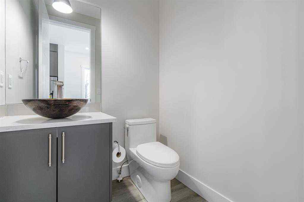MLS® A2246028 - 2526 4 Avenue NW in West Hillhurst Calgary, Residential