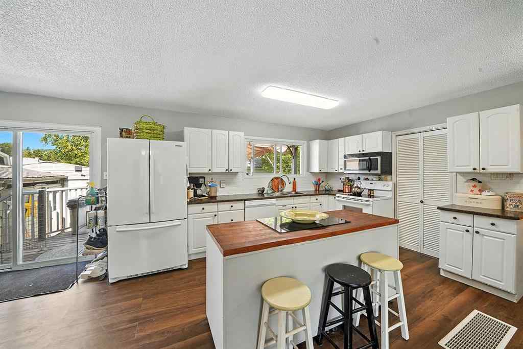 MLS® A2246039 - 5822 59A Street  in Riverside Meadows Red Deer, Residential